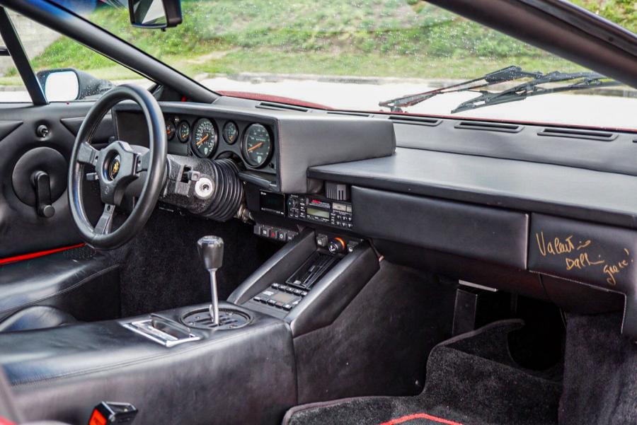 Интерьер Lamborghini Countach LP5000 S Quattrovalvole 1988 года  (фото 96 из 146)
